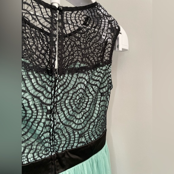 ModCloth floral lace tulle dress | Starlet’s Web | sweetheart neckline retro - Picture 7 of 16